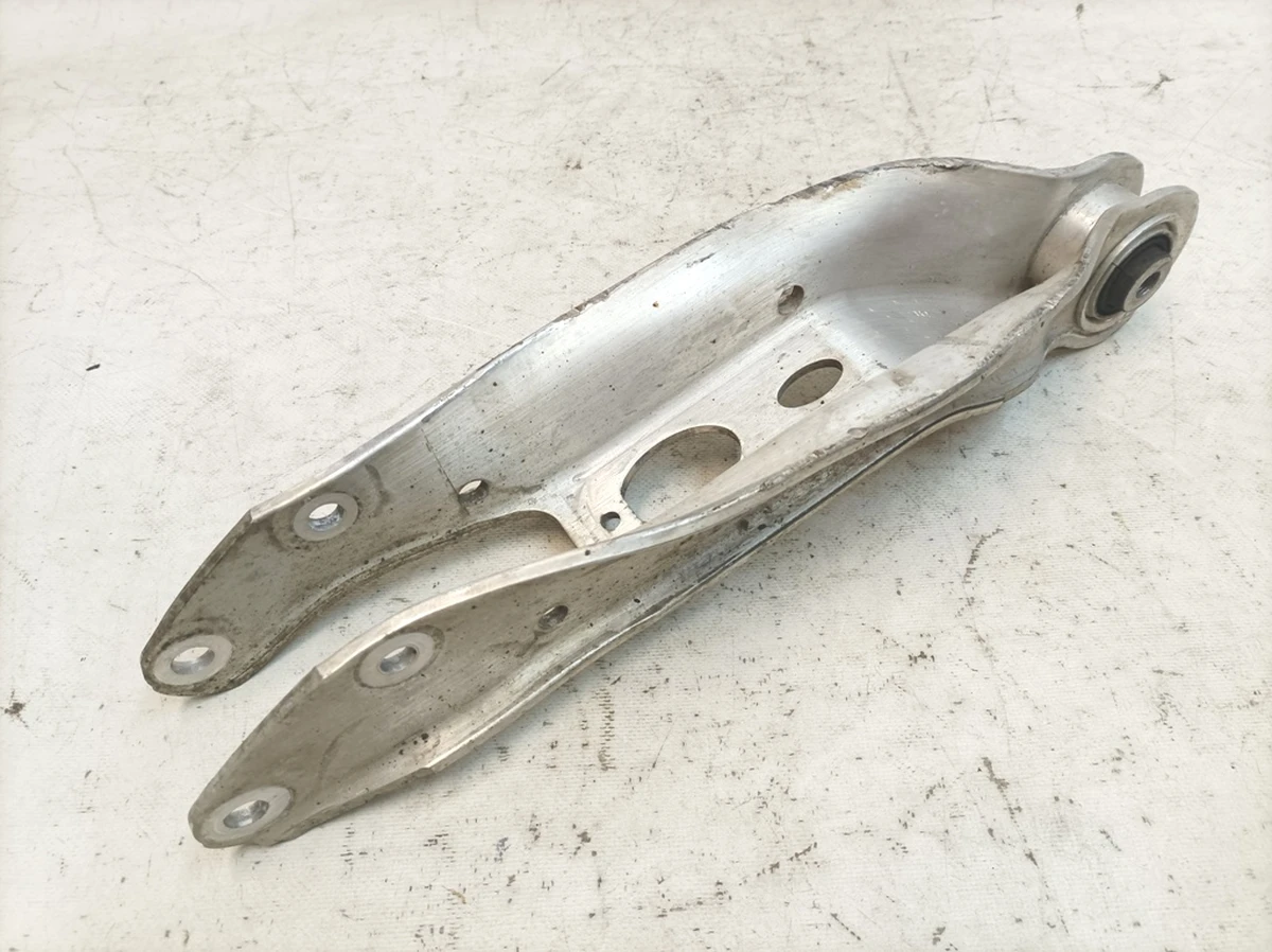 Рычаг поперечный нижний левый правый Audi Q7 4M0505311J