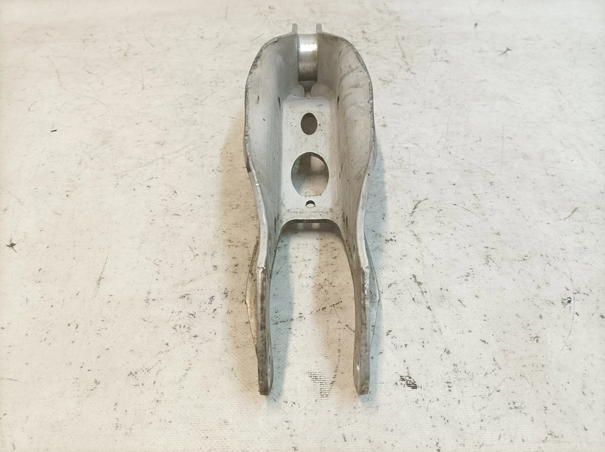 Рычаг поперечный нижний левый правый Audi Q7 4M0505311J