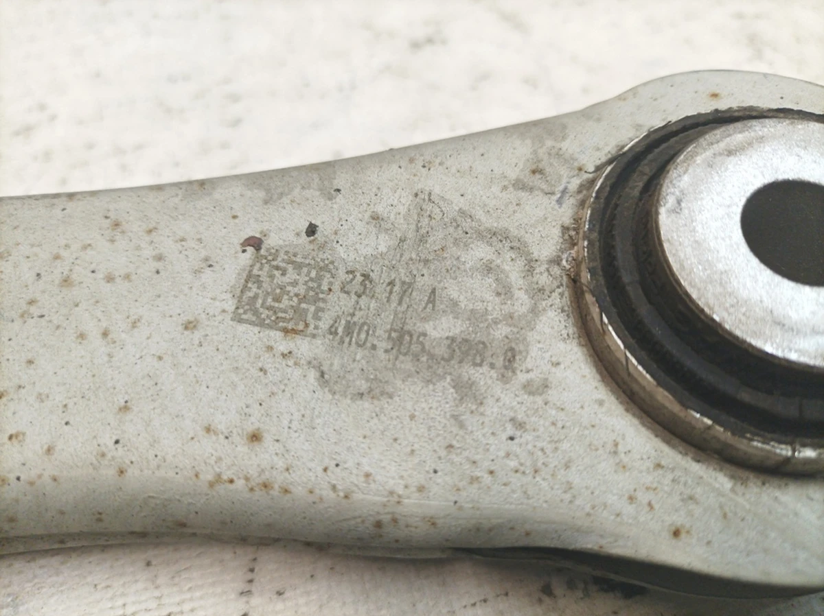 Рычаг поперечный правый задний (стальной) Audi Q7 4M0505398Q