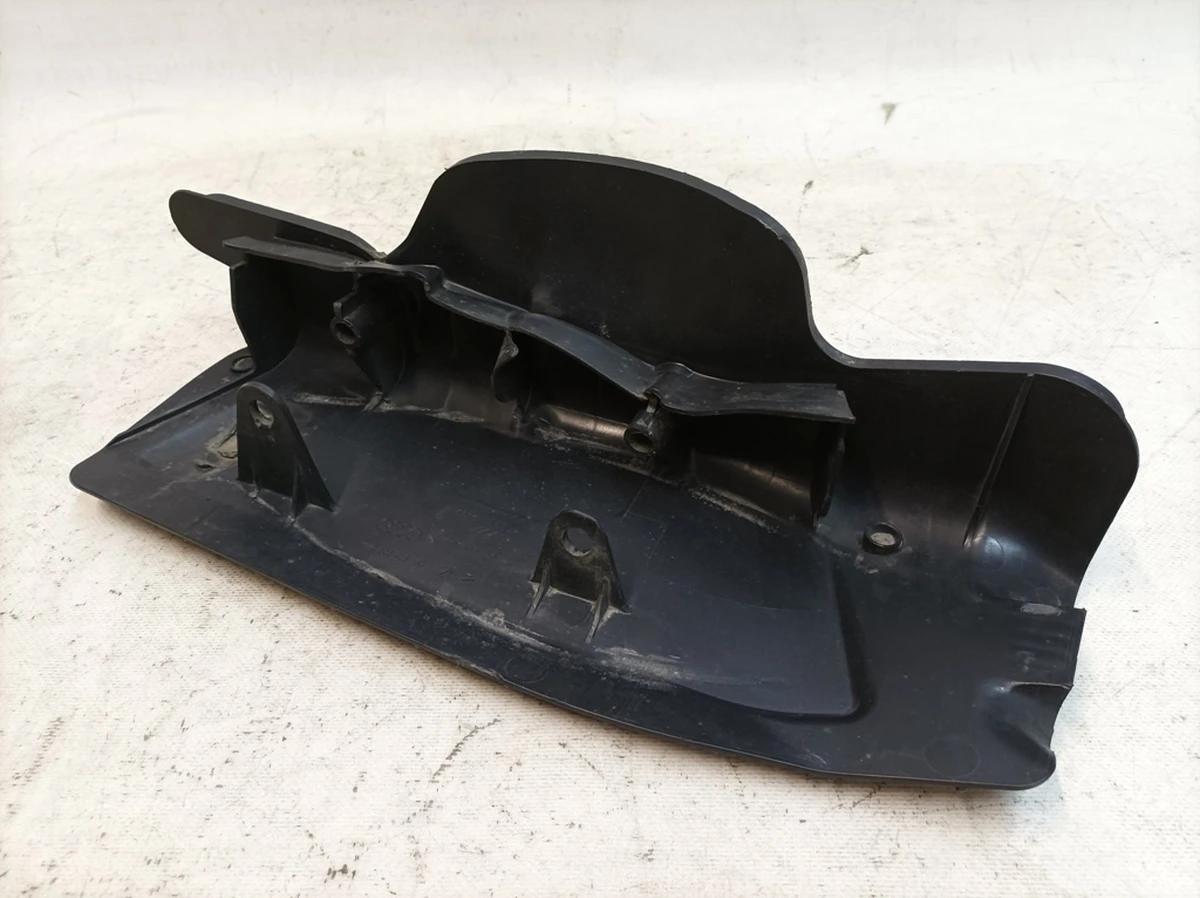 Защита антигравийная задняя левая с повреждением Audi Q7 4M0505415C