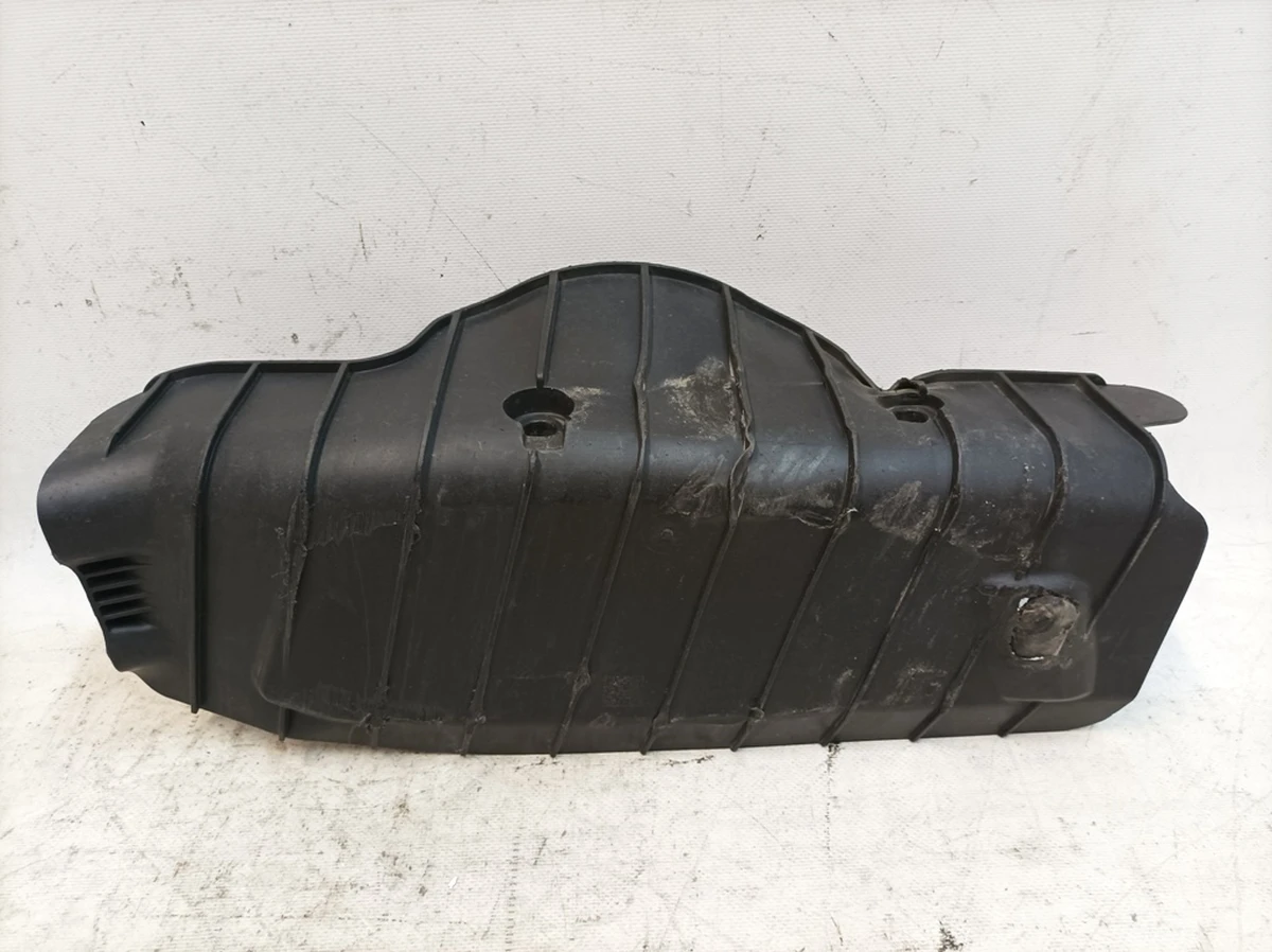 Защита антигравийная задняя левая с повреждением Audi Q7 4M0505415C