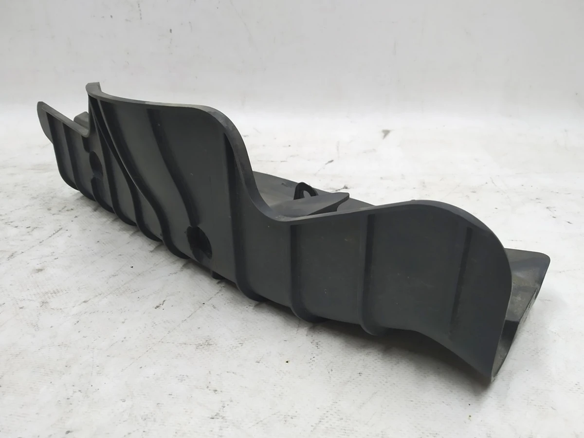 Захист антигравійний задній правий з пошкодженням Audi E-tron 4M0505416C