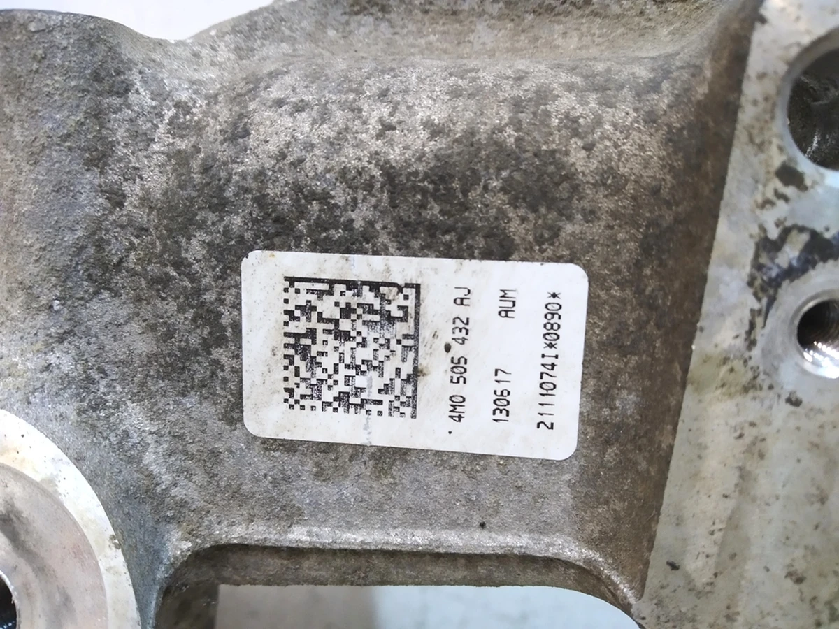 Кулак поворотный задний правый 107мм Audi Q7 4M0505432AJ