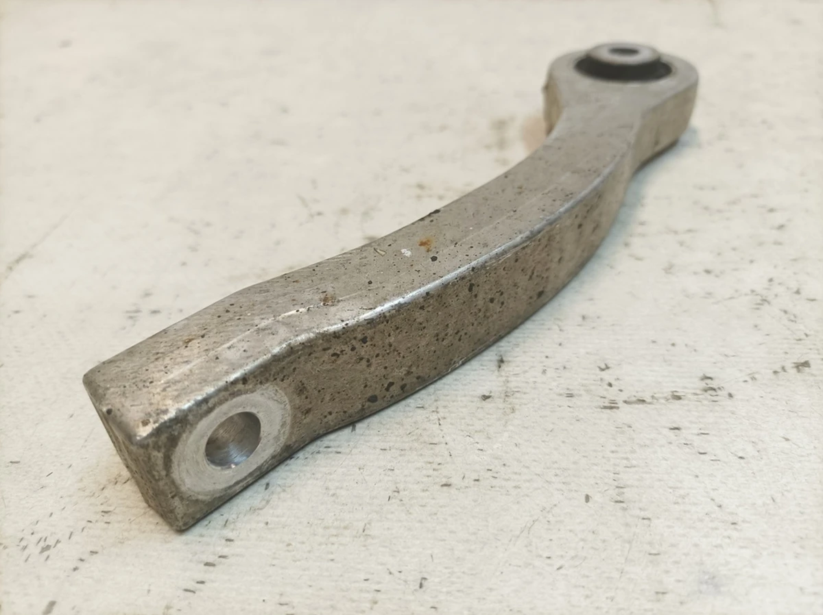 Стійка стабілізатора задня ліва права пошкодженими сайлентблоками Audi Q7 4M0505465D