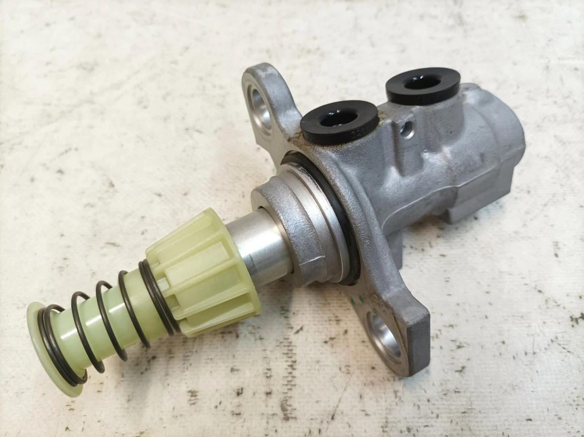 Циліндр головний здвоєний гальмівний 26,99мм Audi Q7 4M0611021A