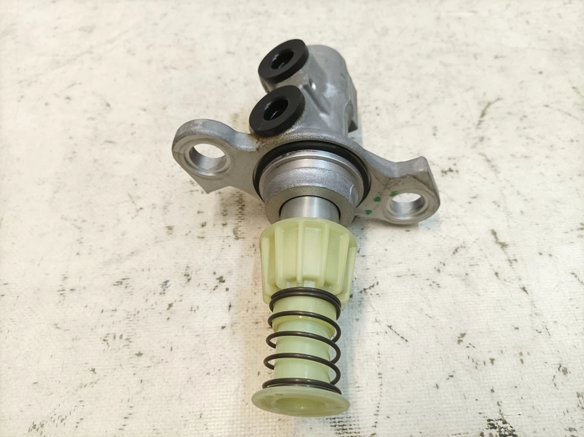 Циліндр головний здвоєний гальмівний 26,99мм Audi Q7 4M0611021A