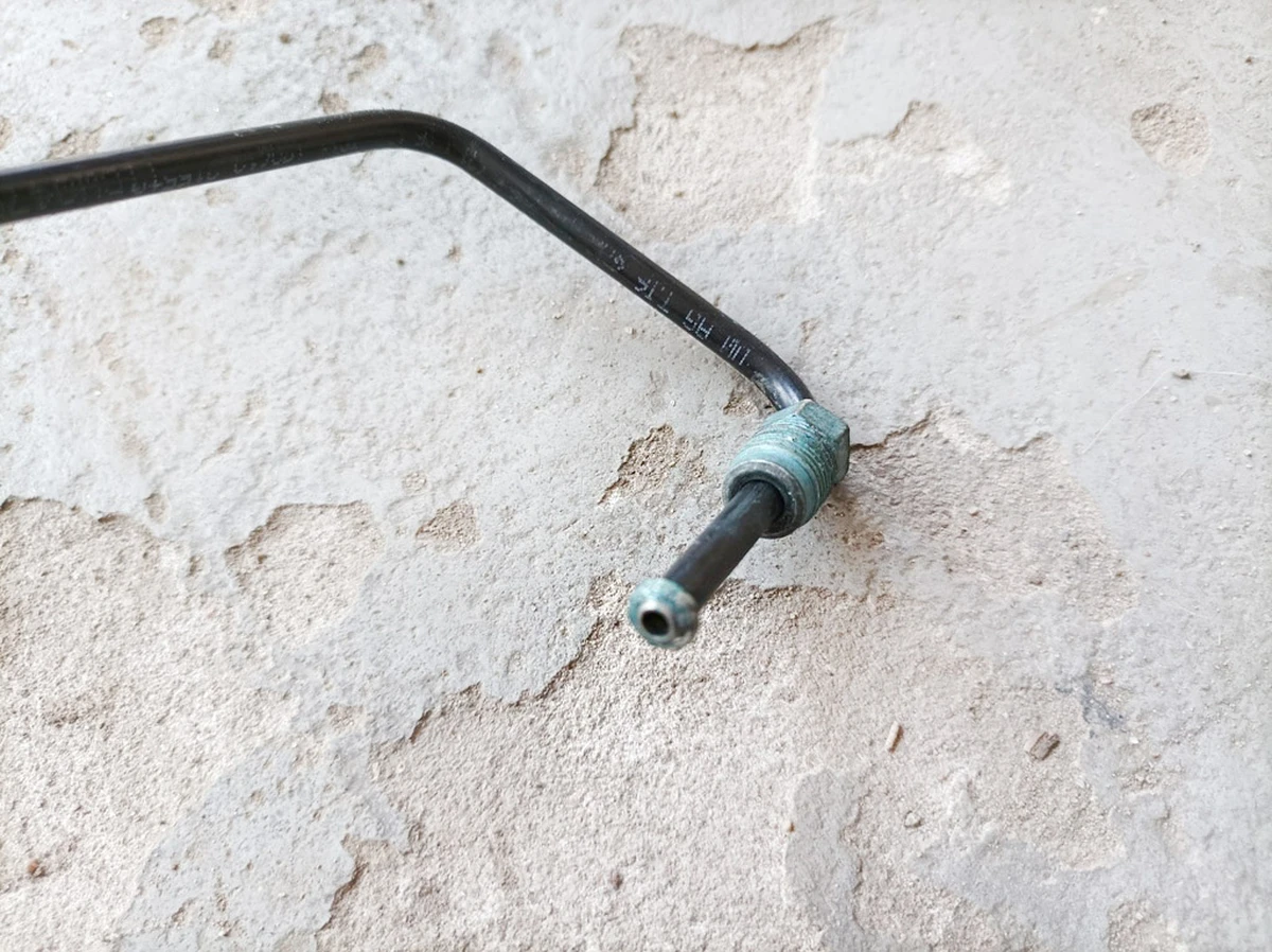 Трубка тормозная от гидравлической системы к тормозному шлангу задняя правая (мелкое повреждение) Audi Q7 4M0614726K