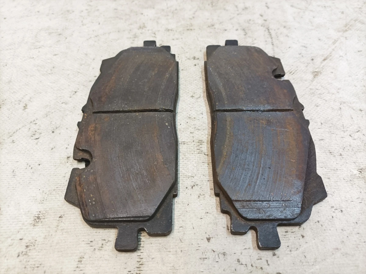 Колодки гальмівні передні 3-4mm комплект 2 штуки Audi Q7 4M0615115CE