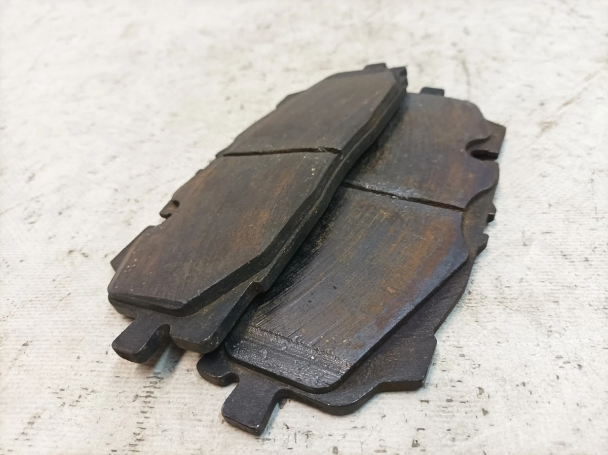 Колодки гальмівні передні 3-4mm комплект 2 штуки Audi Q7 4M0615115CE