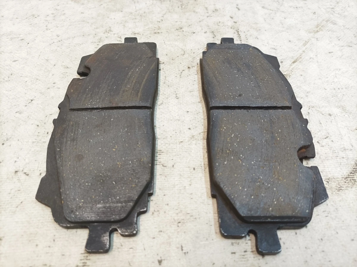 Колодки тормозные передние 3-5mm комплект 2 штуки Audi Q7 4M0615115CE