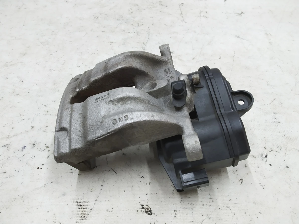 Суппорт тормозной задний левый с исполняющим электродвигателем без колодок Audi E-tron 4M0615403A