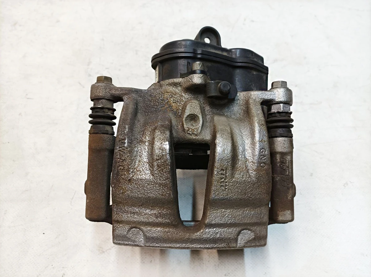 Суппорт тормозной задний левый без колодок в сборе Audi E-tron 4M0615403A