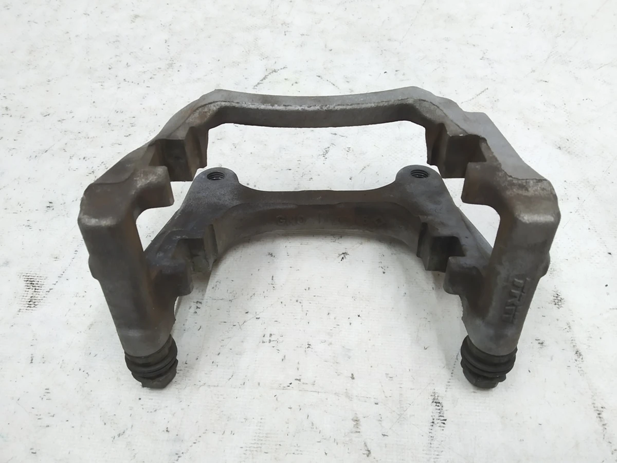 Направляющая колодок стояночного суппорта с направляющими пальцами правая Audi E-tron 4M0615426