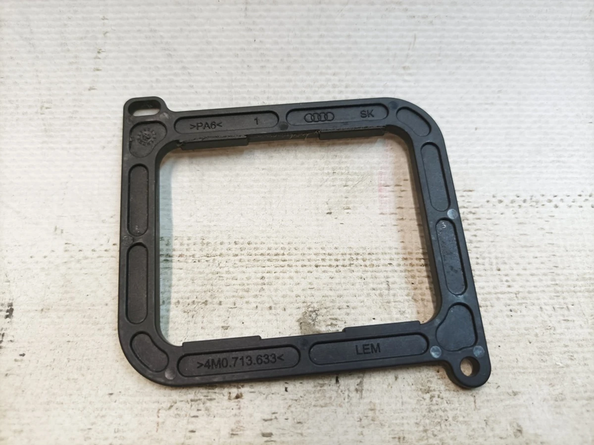 Lower emergency release frame Audi Q7 4M0713633