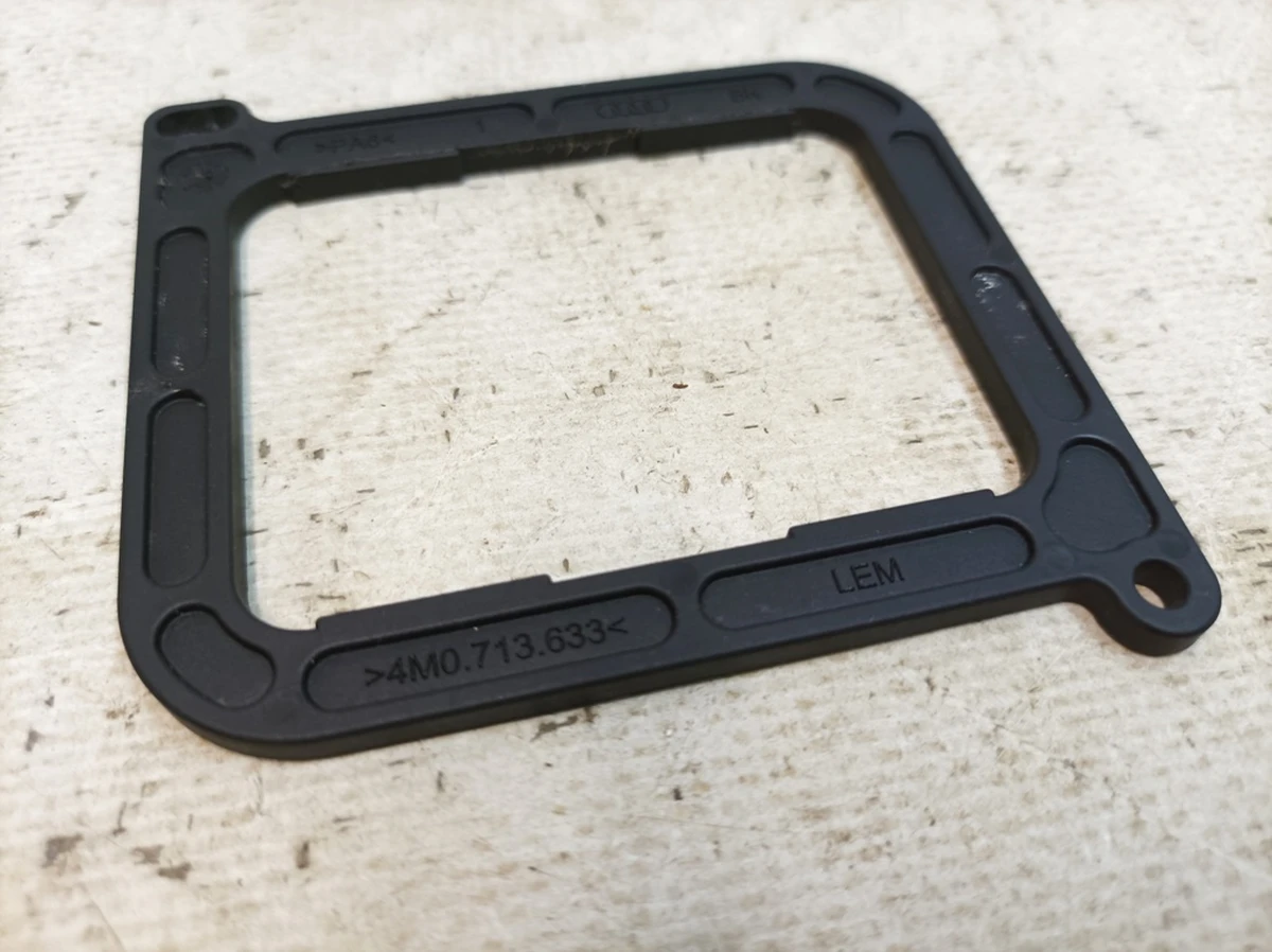 Lower emergency release frame Audi Q7 4M0713633