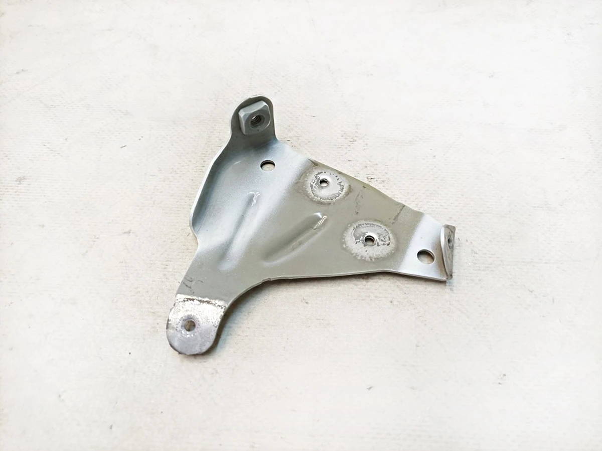 Кронштейн крыла левый верхний Audi Q7 4M0803041B