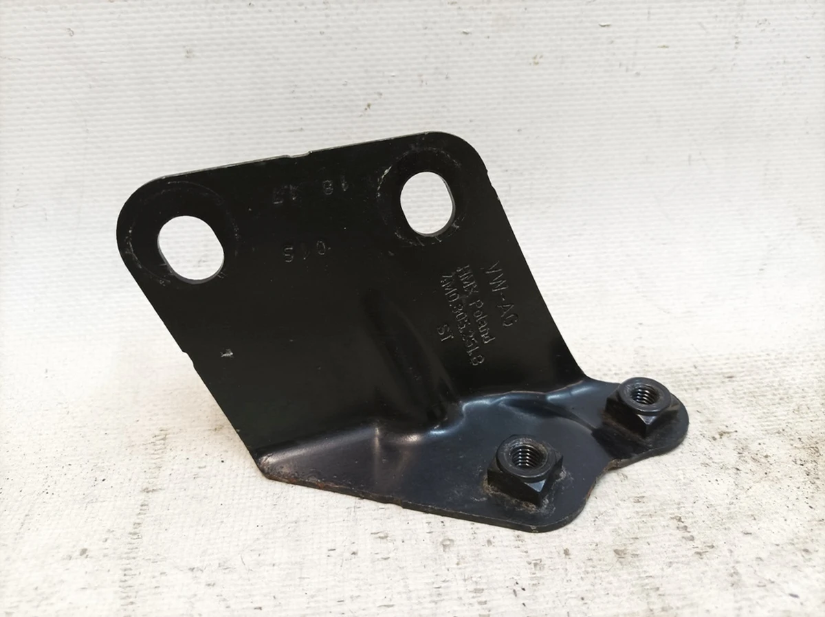 Кронштейн кріплення лівий верхній Audi Q7 4M0805251B