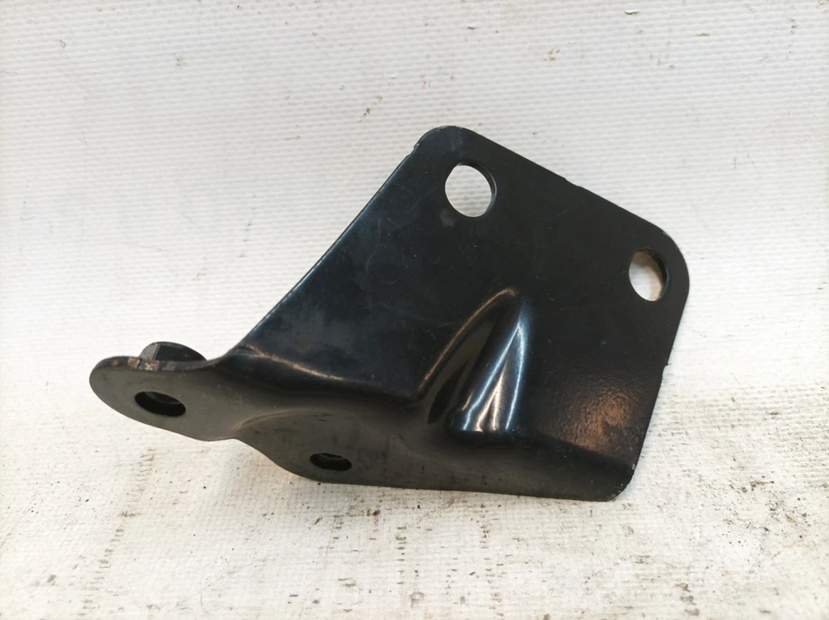 Кронштейн кріплення лівий верхній Audi Q7 4M0805251B