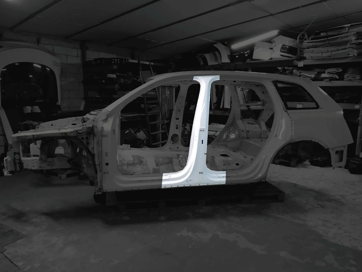 Кузов відрізна частина стійка В з порогом ліва Audi Q7 4M0809223C