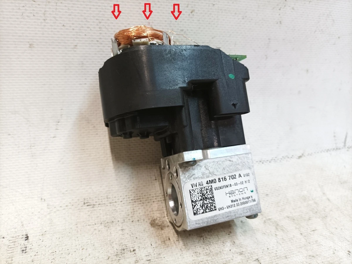 Coolant shut-off valve with damage Porsche Taycan 4M0816702A