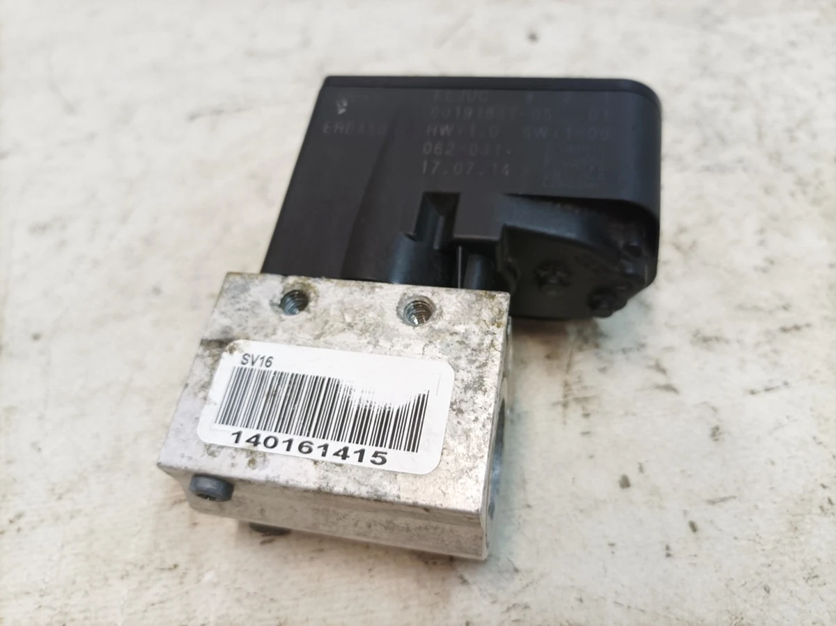 Клапан запорный (расширительный) охлаждающей жидкости с повреждением Volkswagen E-GOLF 4M0816703