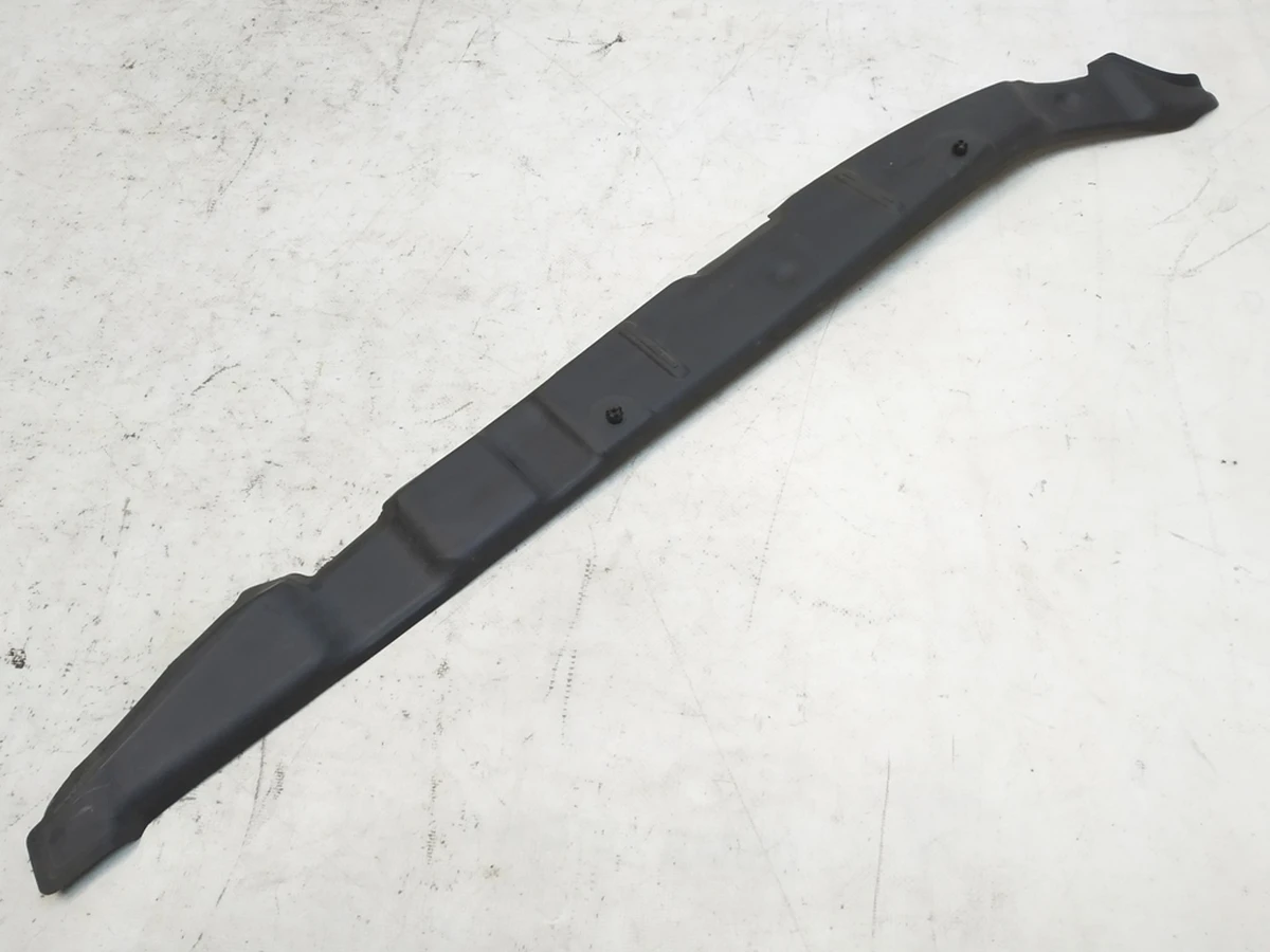 Накладка крила права (замикаюча панель) Audi Q7 4M0821112