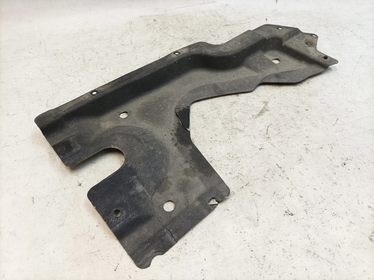 Облицовка днища правая с повреждением Audi Q7 4M0825214J