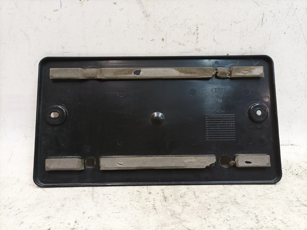Панель для номерного знака кришки багажника з дрібними пошкодженнями Audi Q7 4M0827113