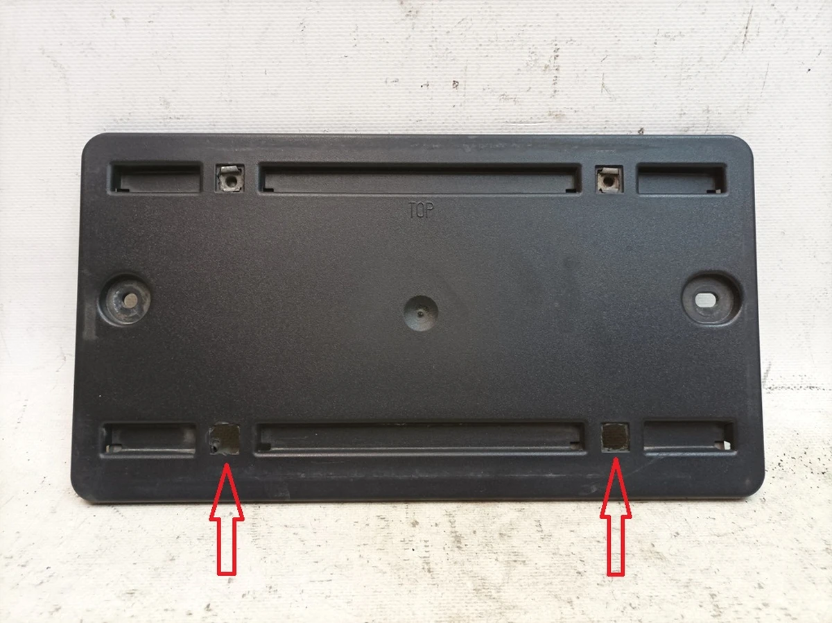 Панель для номерного знака кришки багажника з дрібними пошкодженнями Audi Q7 4M0827113