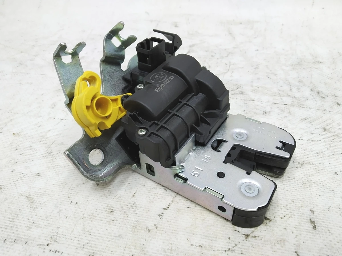 Замок кришки багажника з мікровимикачем Audi E-tron 4M0827506D