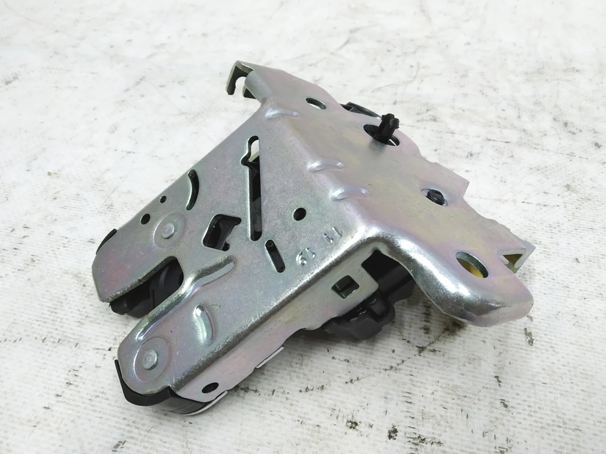 Замок кришки багажника з мікровимикачем Audi E-tron 4M0827506D