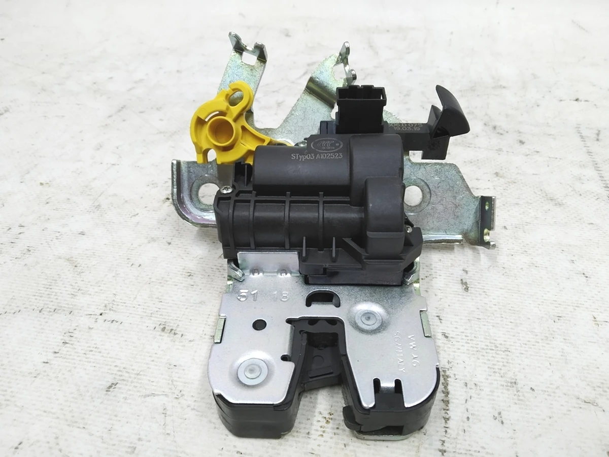 Замок кришки багажника з мікровимикачем Audi E-tron 4M0827506D