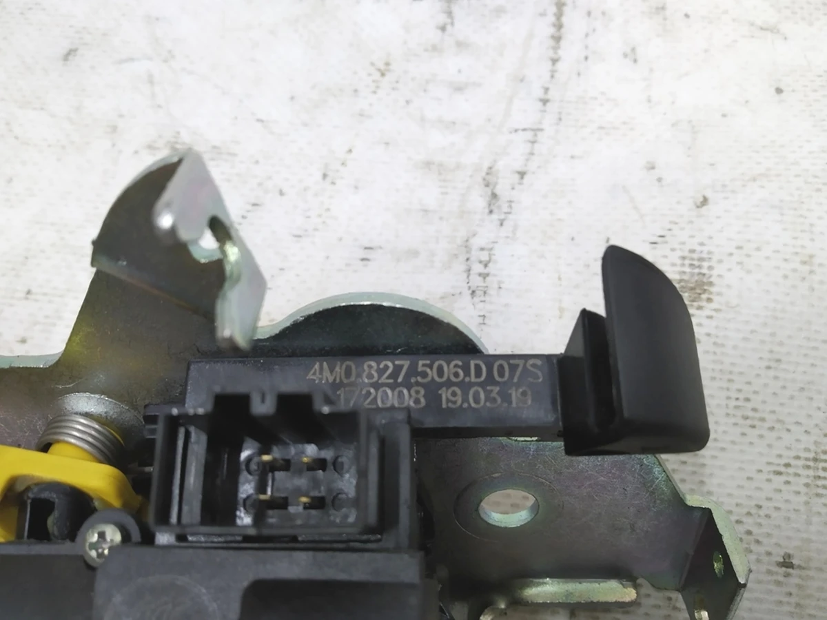 Замок кришки багажника з мікровимикачем Audi E-tron 4M0827506D