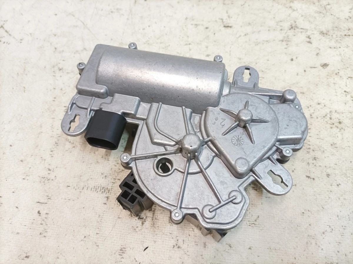 Привід відкриття замка кришки багажника Audi Q7 4M0827887C