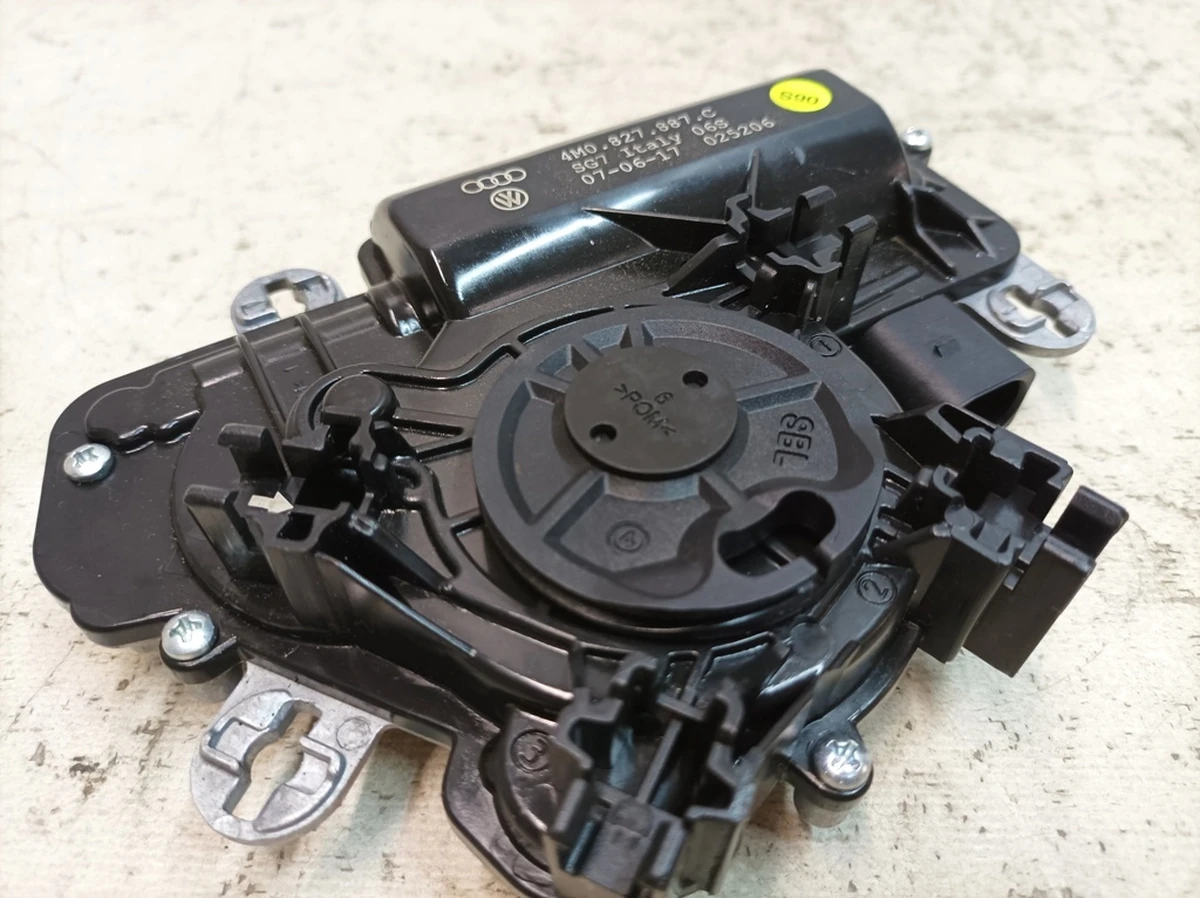 Привід відкриття замка кришки багажника Audi Q7 4M0827887C