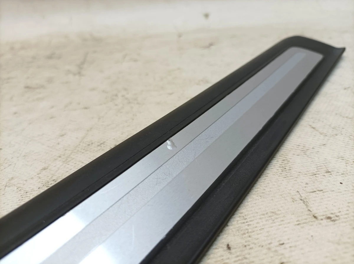 Door sill front left outer damaged Audi Q7 4M0853373A