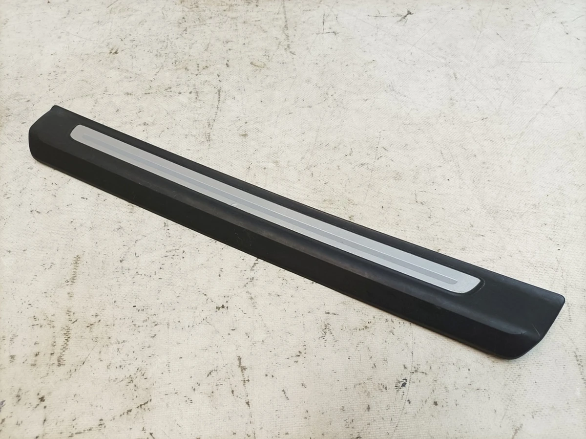 Door sill front left outer damaged Audi Q7 4M0853373A