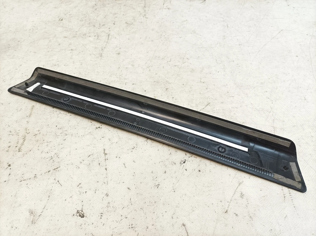 Door sill front left outer damaged Audi Q7 4M0853373A