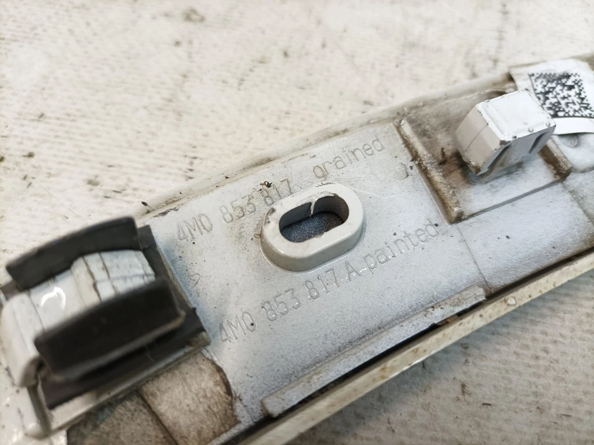 Wheel arch extension left rear Ibis White Audi Q7 4M0853817A