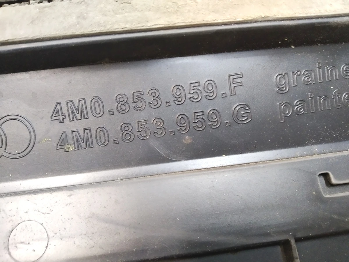 Door trim front left lower Ibis White (paintable) Audi Q7 4M0853959G