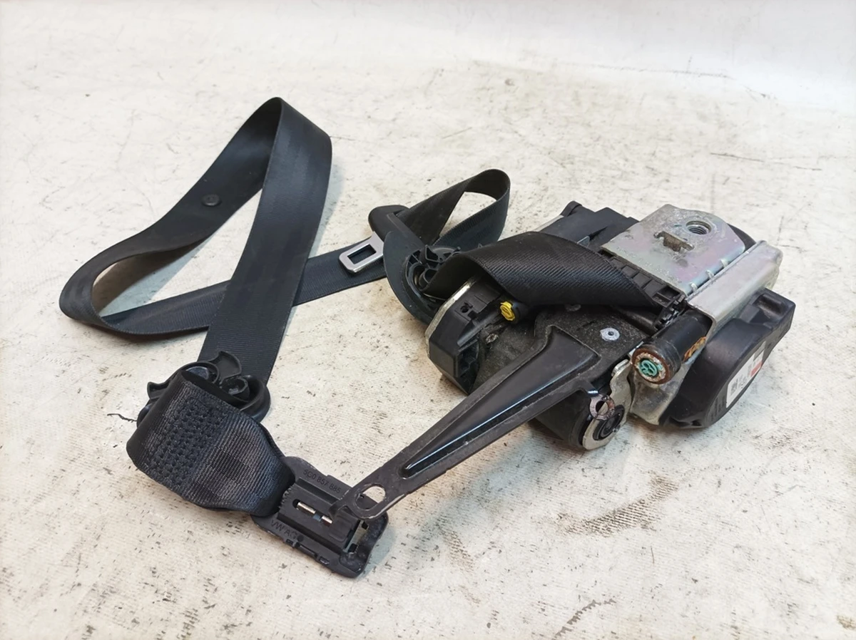 Three-point driver's seat belt with damage V04 Audi Q7 4M0857705K