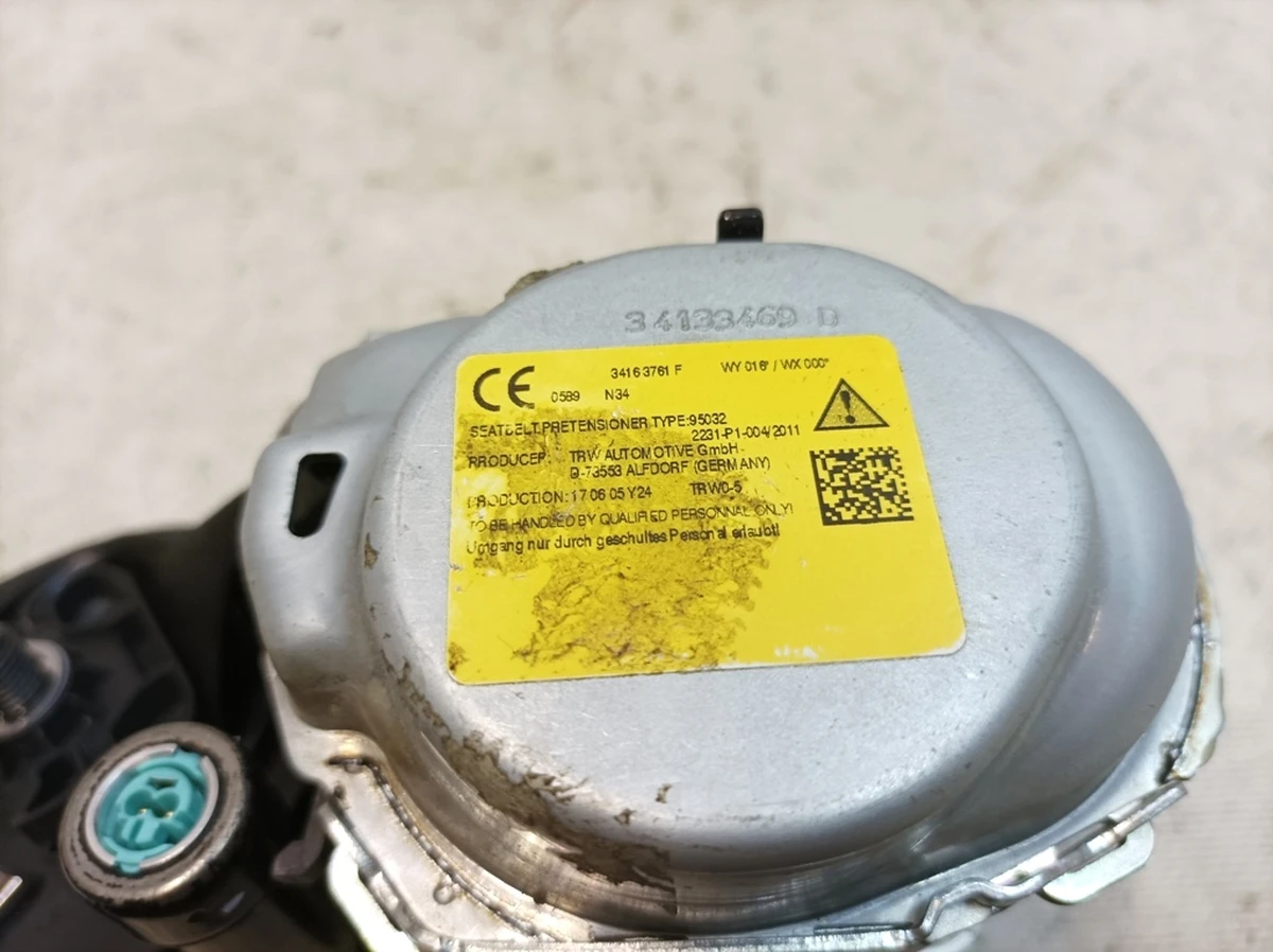 Ремінь безпеки триточковий другого ряду лівий V04 Audi Q7 4M0857805D