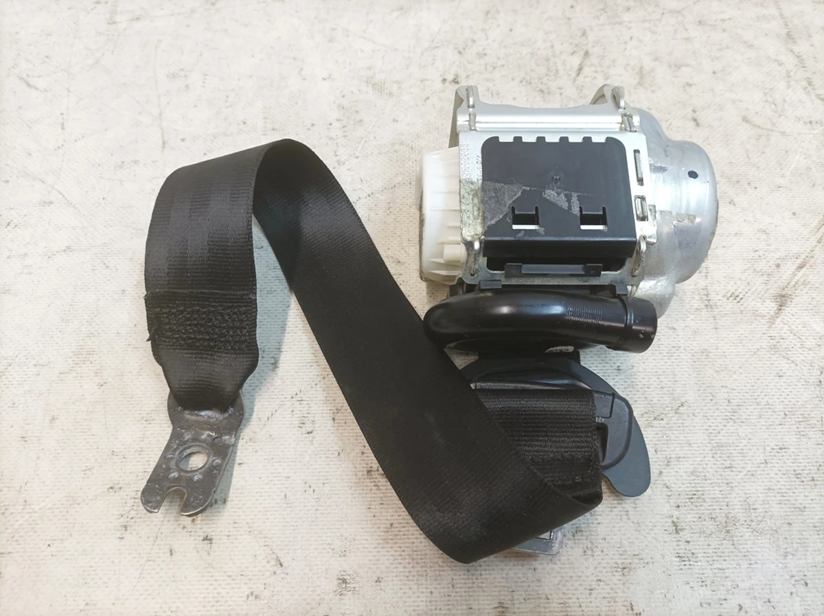 Ремінь безпеки триточковий другого ряду правий V04 Audi Q7 4M0857806D