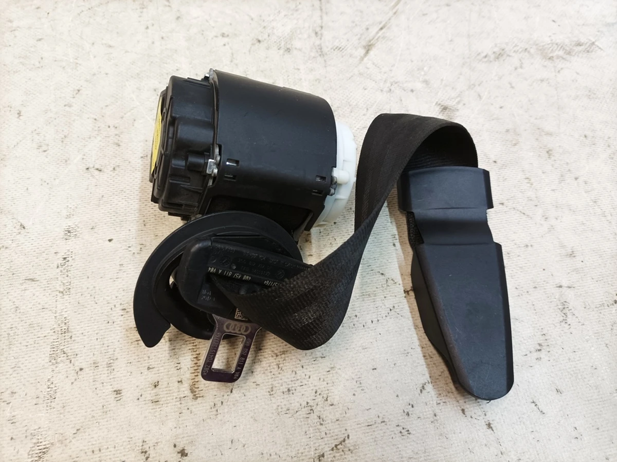 Ремінь безпеки триточковий третього ряду лівий V04 Audi Q7 4M0857811A