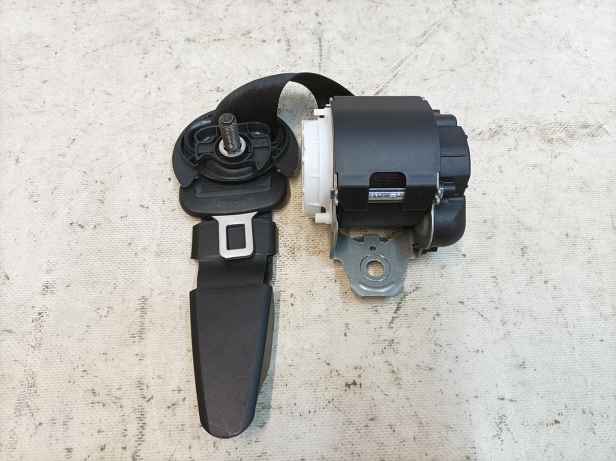 Ремінь безпеки триточковий третього ряду правий V04 Audi Q7 4M0857812A