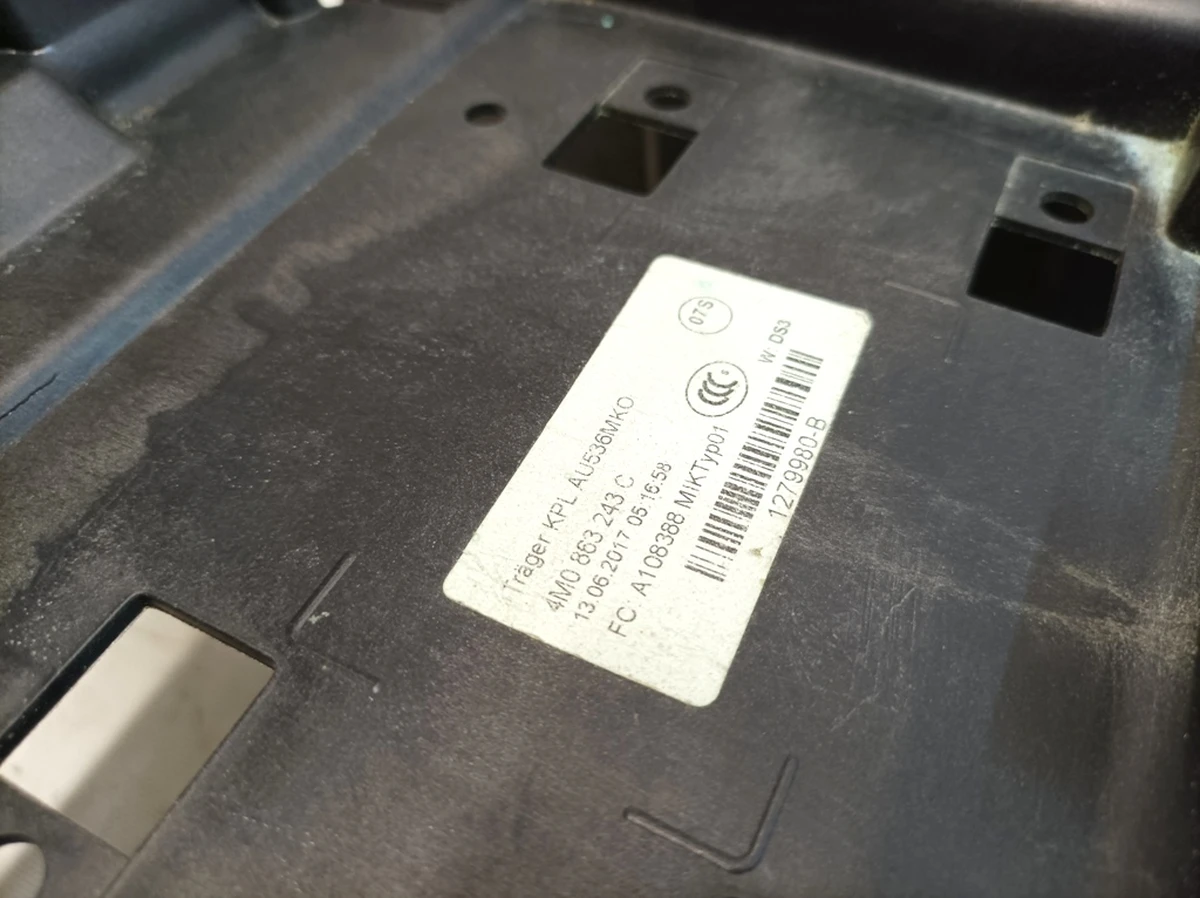 Центральна консоль каркас (поперечні релінги) у зборі з опорою Audi Q7 4M0863243C