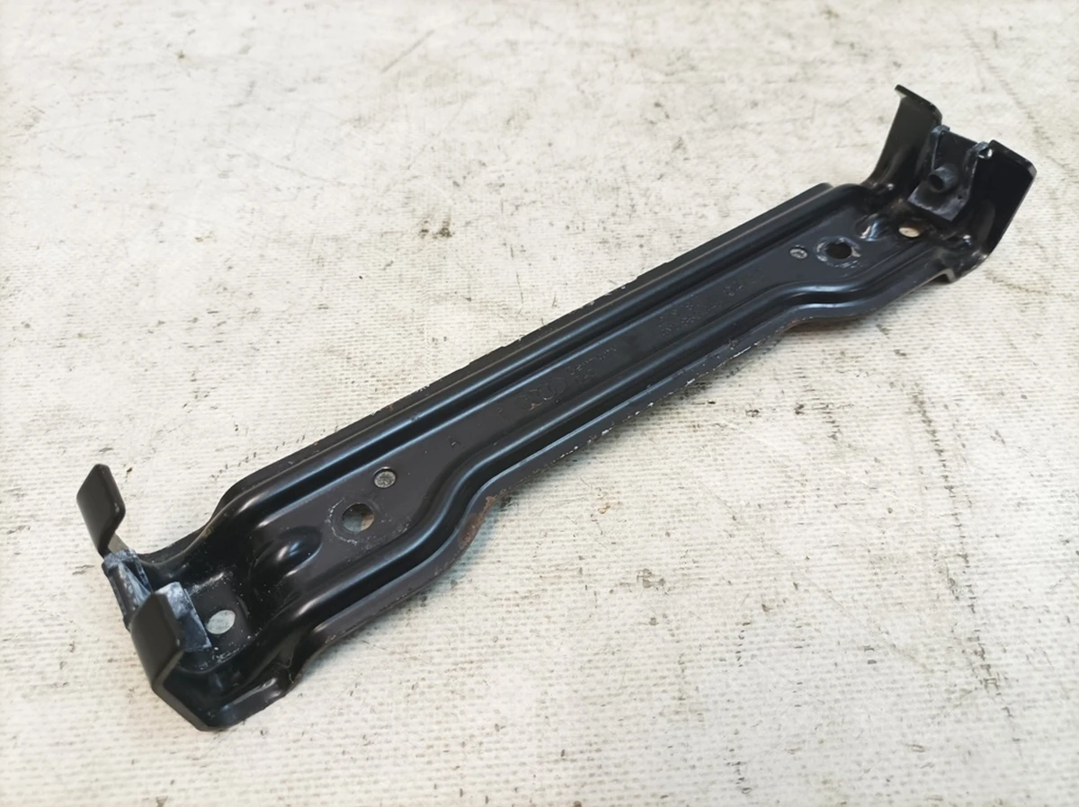 Front center console frame bracket Audi Q7 4M0863345