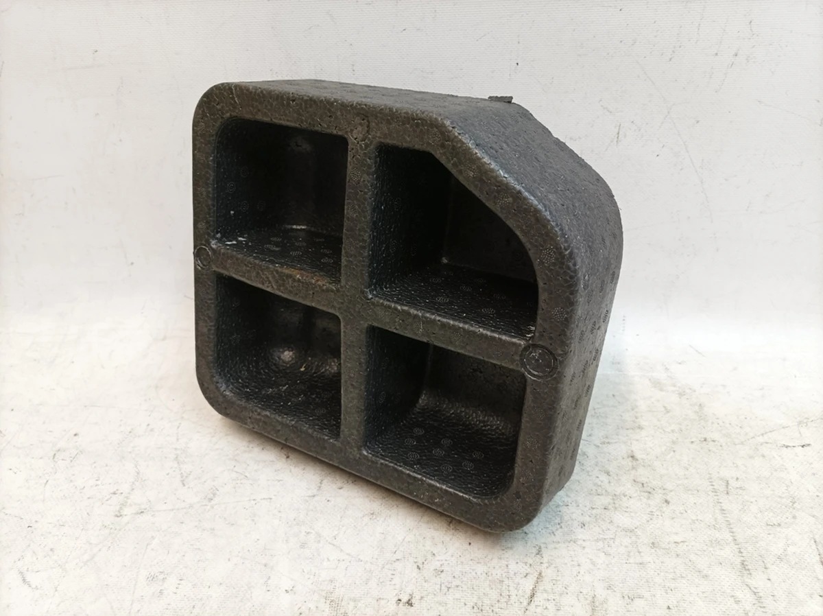 Вставка для пола левая Audi Q7 4M0864771A