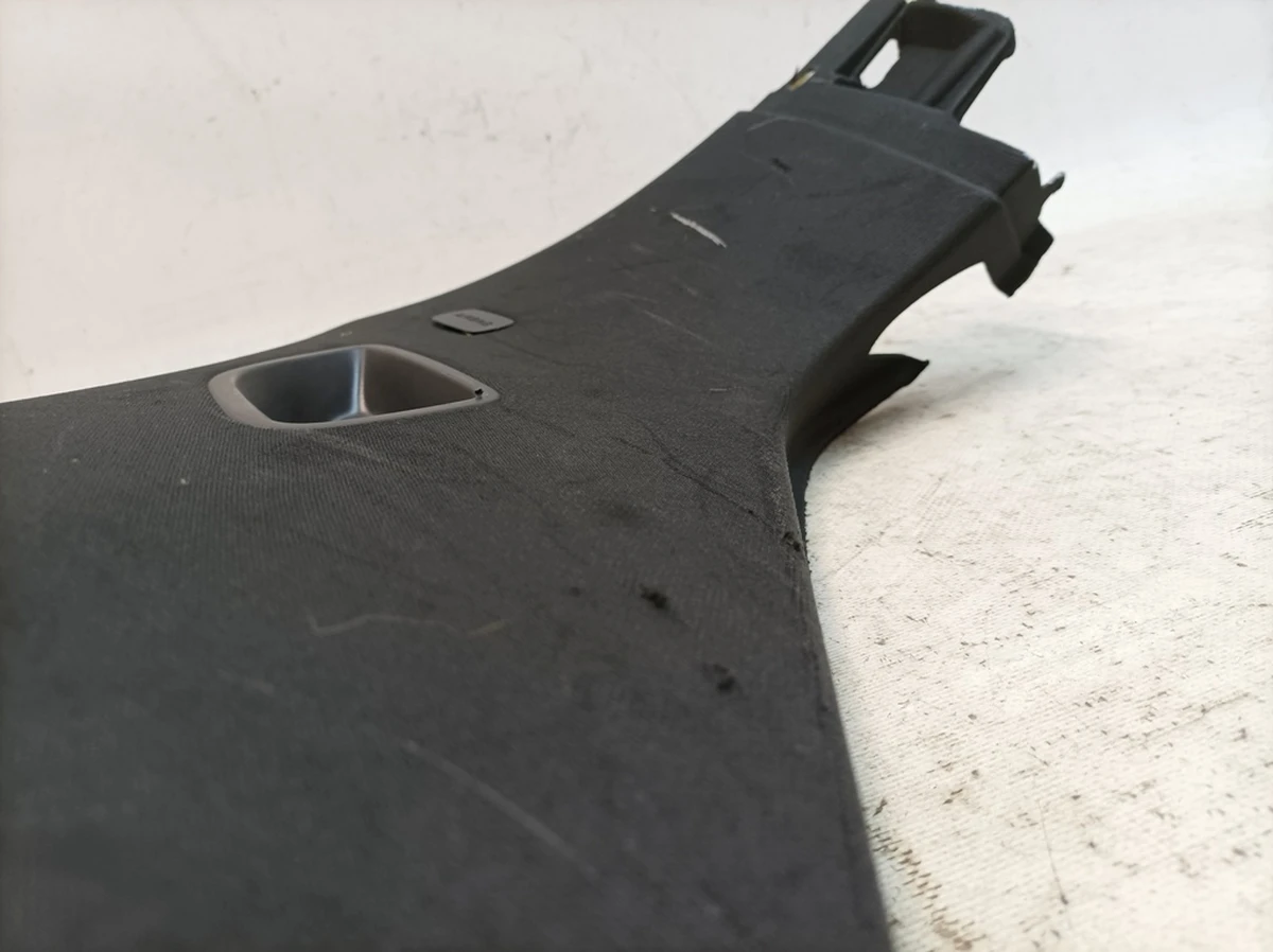 Облицювання стійки D права K23 з пошкодженням тканини Audi Q7 4M0867246B