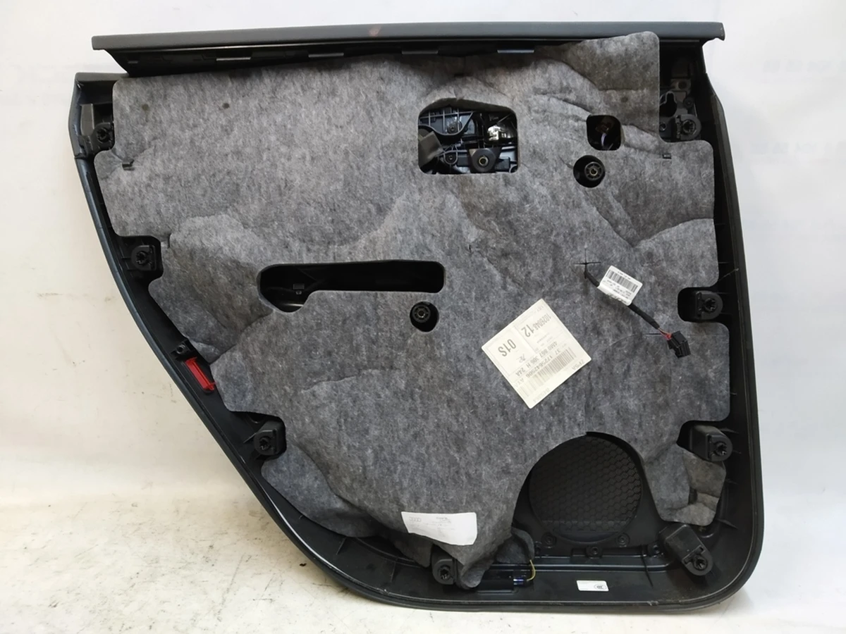 Карта двери задней правой (искусственная кожа) в сборе без динамика Audi Q7 4M0867304B